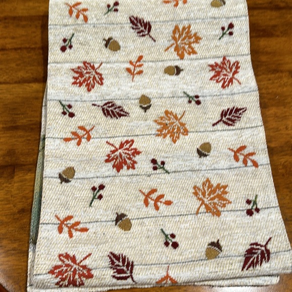 Fall table runner. - Picture 3 of 4